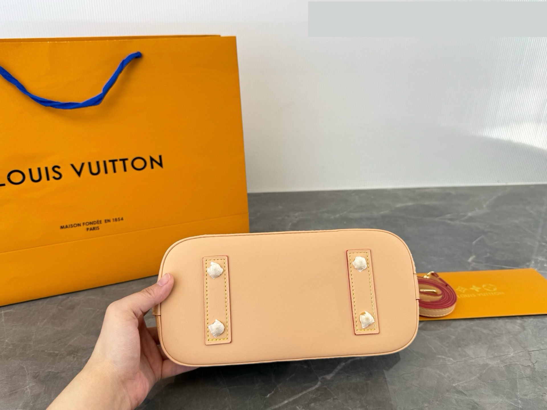 Daily Street Style LV Handbag DLV3 QA Daily Street Style LV Handbag DLV3 QA