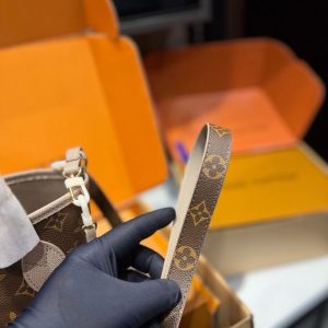 LV Neverfull Bandoulière Inside Out BB LV2511232 QA 5 227eb716 result
