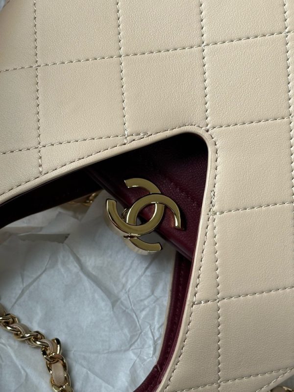 CN 25 Small Quilted Leather Shopping Bag AS6392 QA