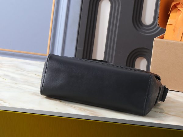 LV Courrier Messenger Monogram Bag M28629-M28630 BC LV Courrier Messenger Monogram Bag M28629-M28630 BC