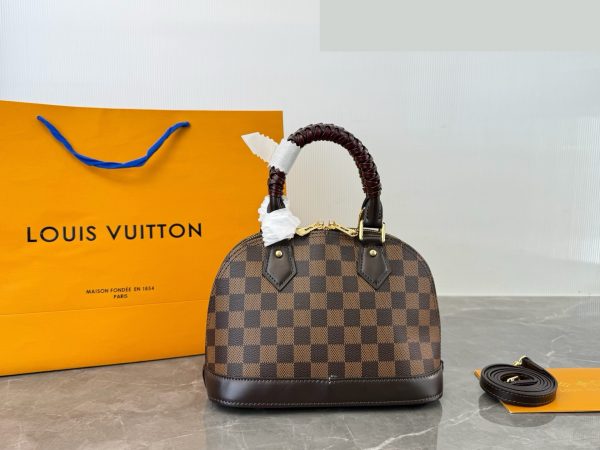 Daily Street Style LV Handbag DLV3 QA Daily Street Style LV Handbag DLV3 QA