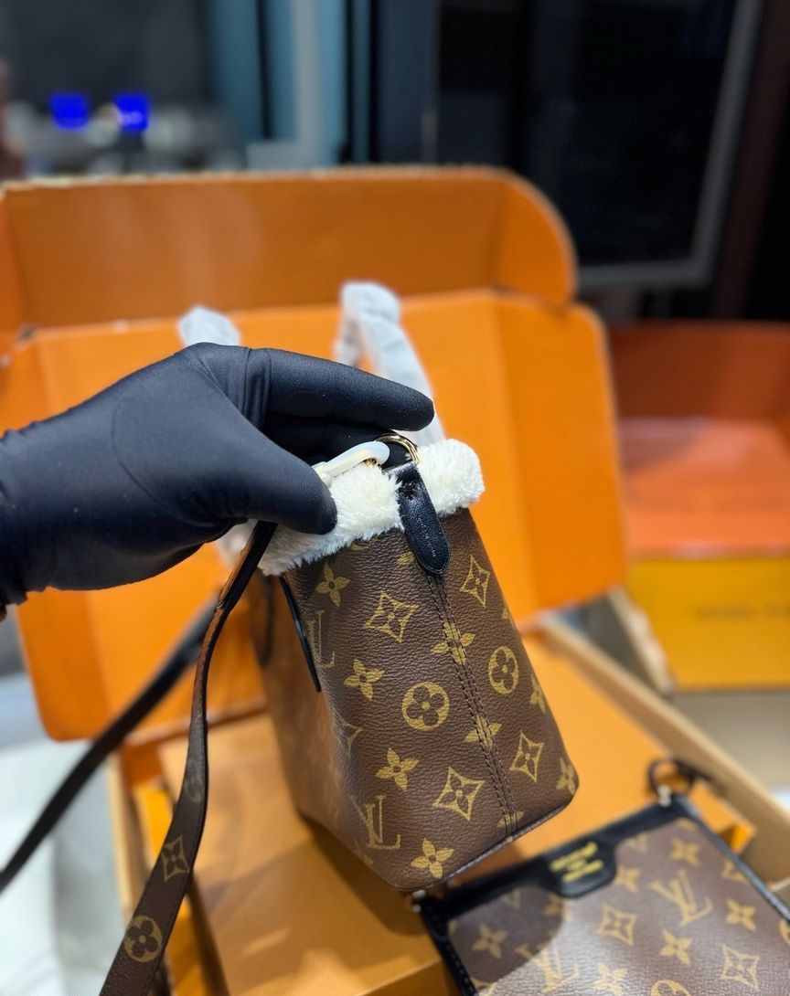LV Neverfull Bandoulière Inside Out BB LV2511232 QA LV Neverfull Bandoulière Inside Out BB LV2511232 QA