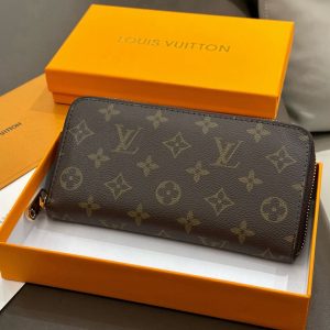LV Retiro Handbag C2301350