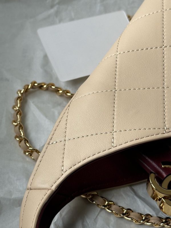 CN 25 Small Quilted Leather Shopping Bag AS6392 QA