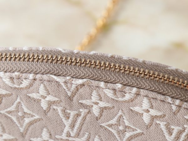 LV Pochette Cosmétique Bag M2A419-M28679 BC LV Pochette Cosmétique Bag M2A419-M28679 BC