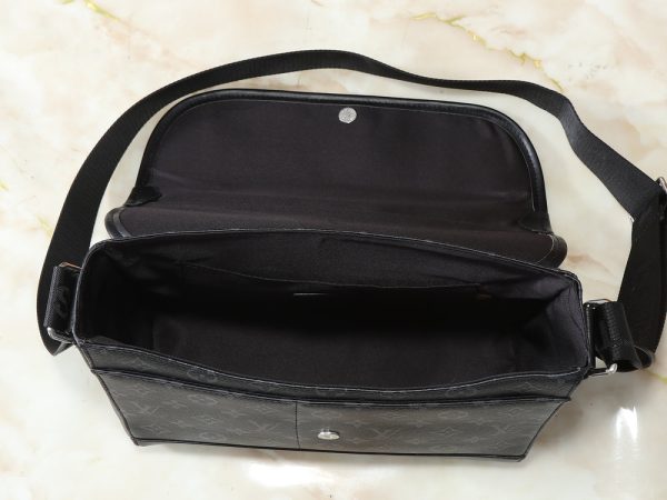 LV Courrier Messenger Monogram Bag M28629-M28630 BC LV Courrier Messenger Monogram Bag M28629-M28630 BC