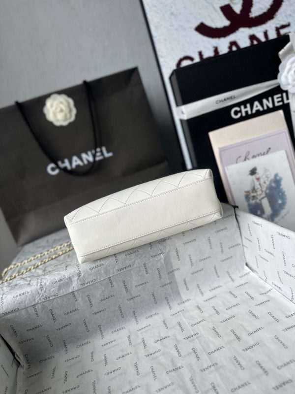 CN 25 Small Quilted Leather Shopping Bag AS6392 QA