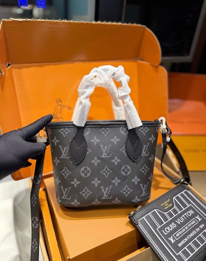 LV Neverfull Bandoulière Inside Out BB LV2511232 QA LV Neverfull Bandoulière Inside Out BB LV2511232 QA