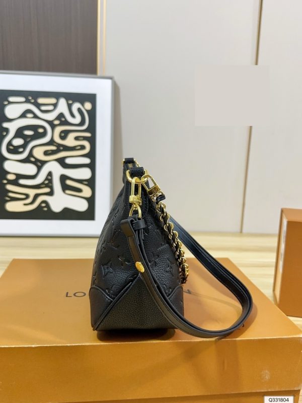 Daily Street Style LV Handbag DLV4 QA Daily Street Style LV Handbag DLV4 QA