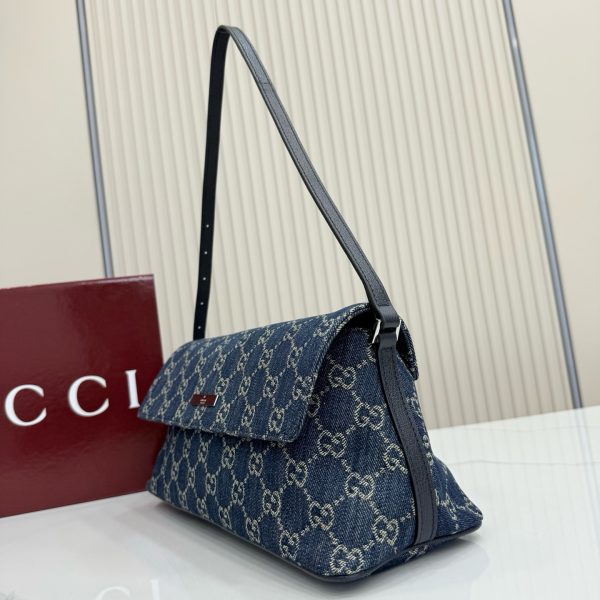 GG Madison Medium Shoulder Bag KK04150