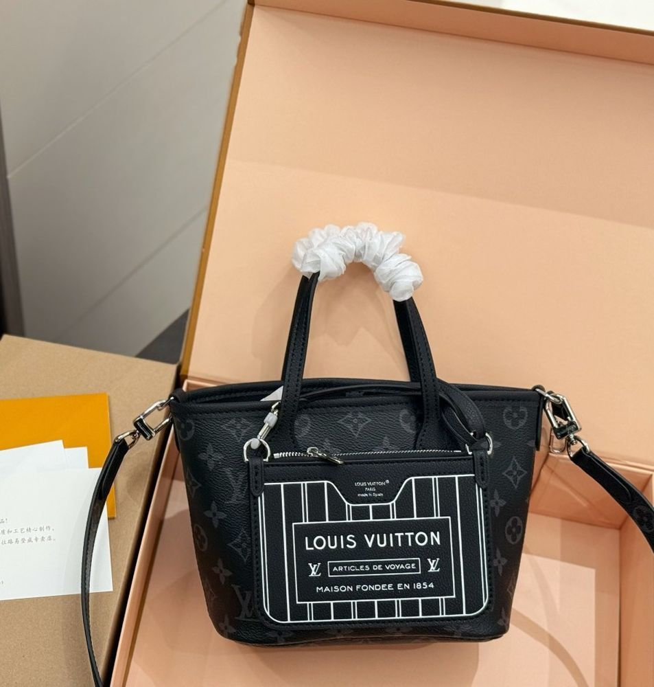 LV Neverfull Bandoulière Inside Out BB Monogram Eclipse LV267302 QA LV Neverfull Bandoulière Inside Out BB Monogram Eclipse LV267302 QA