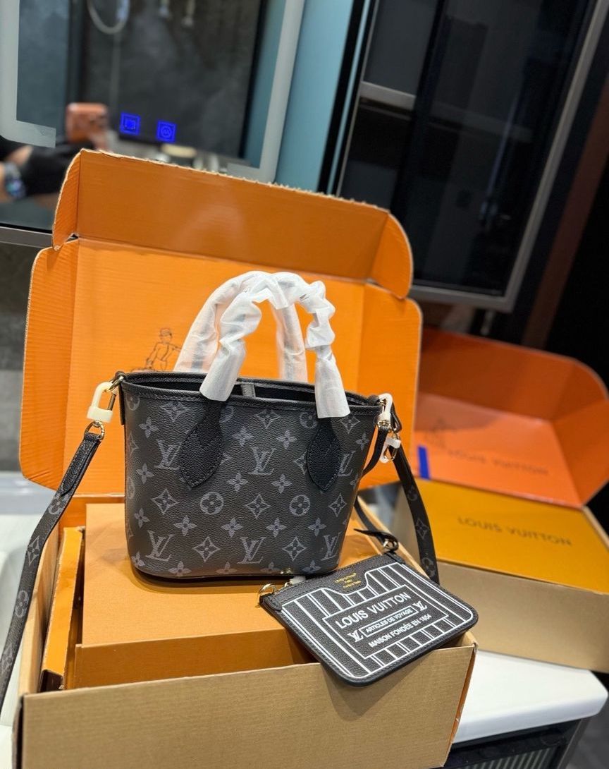 LV Neverfull Bandoulière Inside Out BB LV2511232 QA LV Neverfull Bandoulière Inside Out BB LV2511232 QA