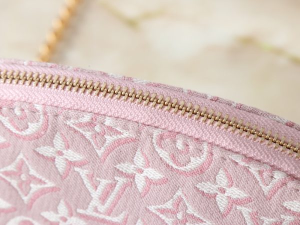 LV Pochette Cosmétique Bag M2A419-M28679 BC LV Pochette Cosmétique Bag M2A419-M28679 BC