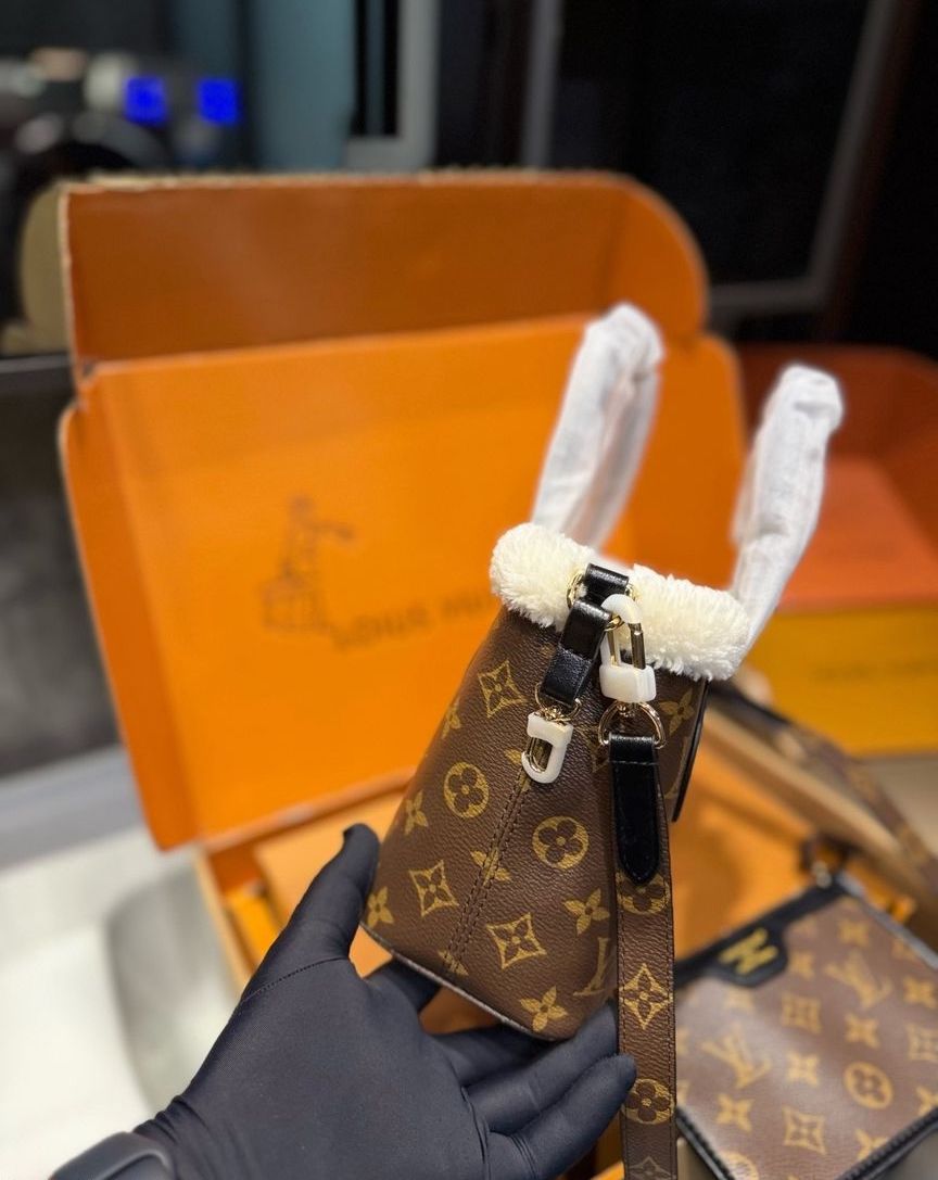 LV Neverfull Bandoulière Inside Out BB LV2511232 QA LV Neverfull Bandoulière Inside Out BB LV2511232 QA