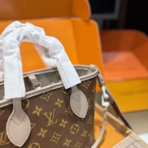 LV Neverfull Bandoulière Inside Out BB LV2511232 QA 2 9d666ab8 result
