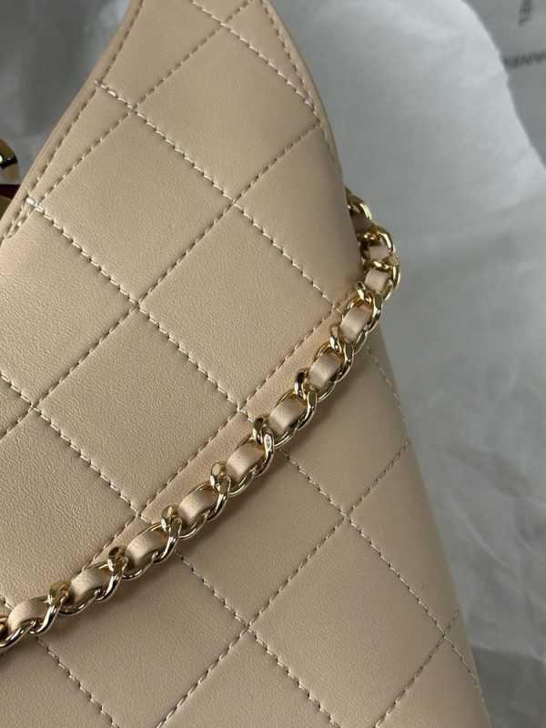CN 25 Small Quilted Leather Shopping Bag AS6392 QA