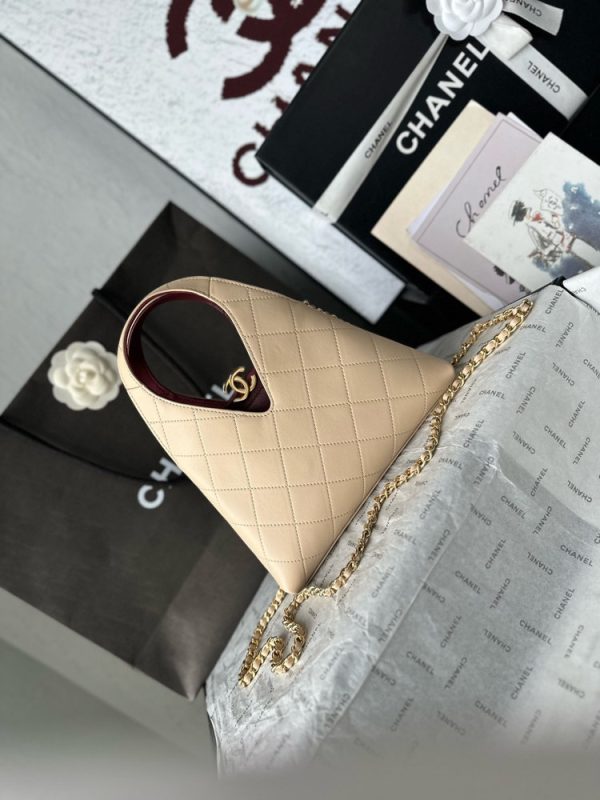CN 25 Small Quilted Leather Shopping Bag AS6392 QA