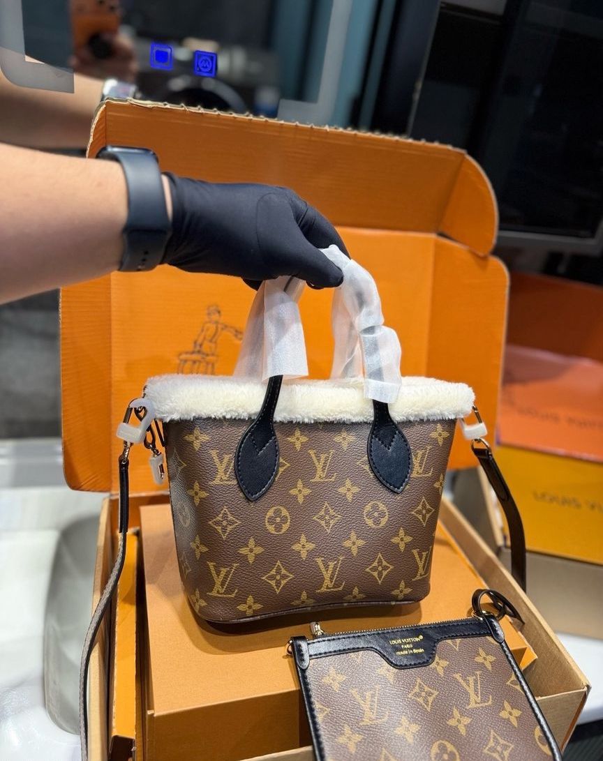 LV Neverfull Bandoulière Inside Out BB LV2511232 QA LV Neverfull Bandoulière Inside Out BB LV2511232 QA