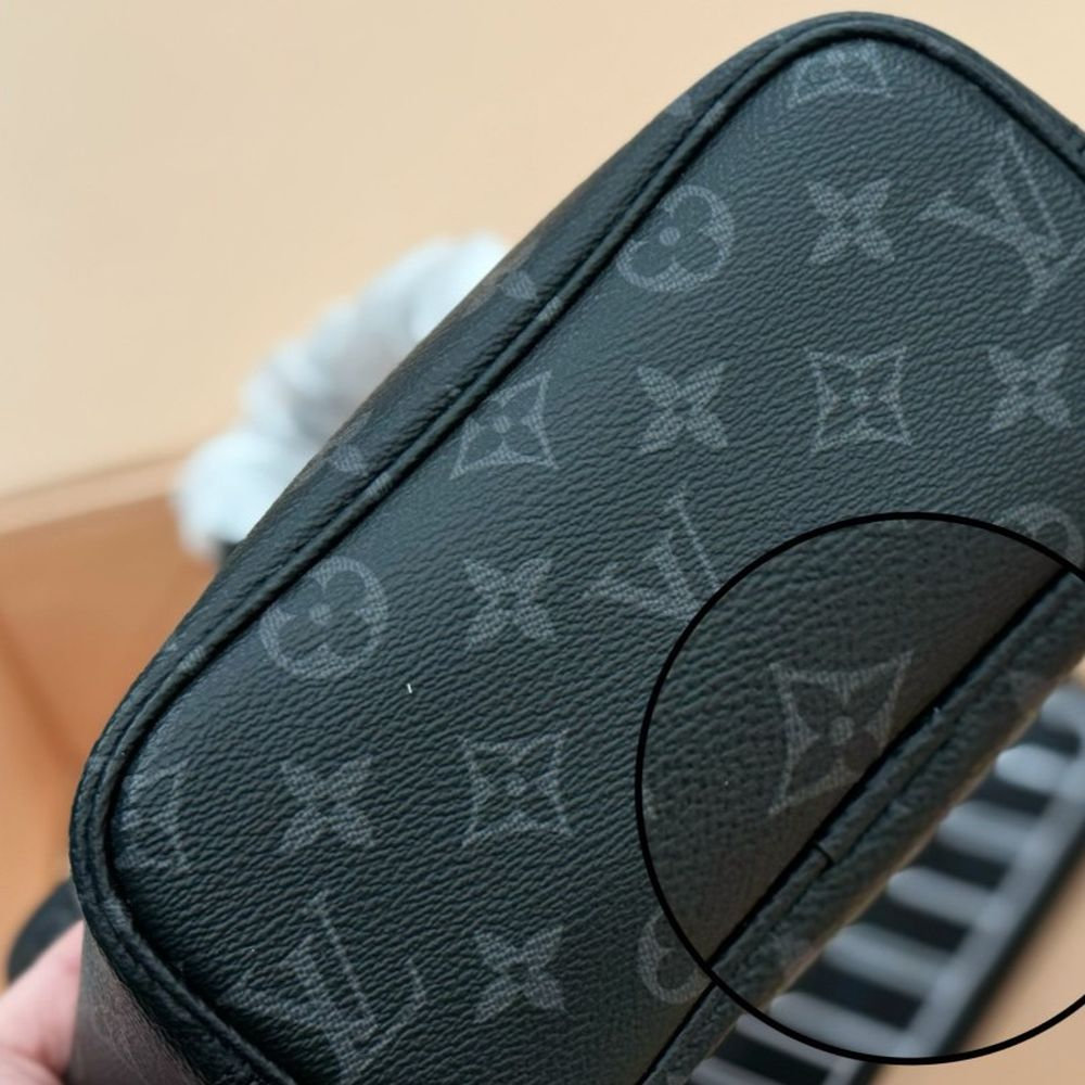 LV Neverfull Bandoulière Inside Out BB Monogram Eclipse LV267302 QA LV Neverfull Bandoulière Inside Out BB Monogram Eclipse LV267302 QA