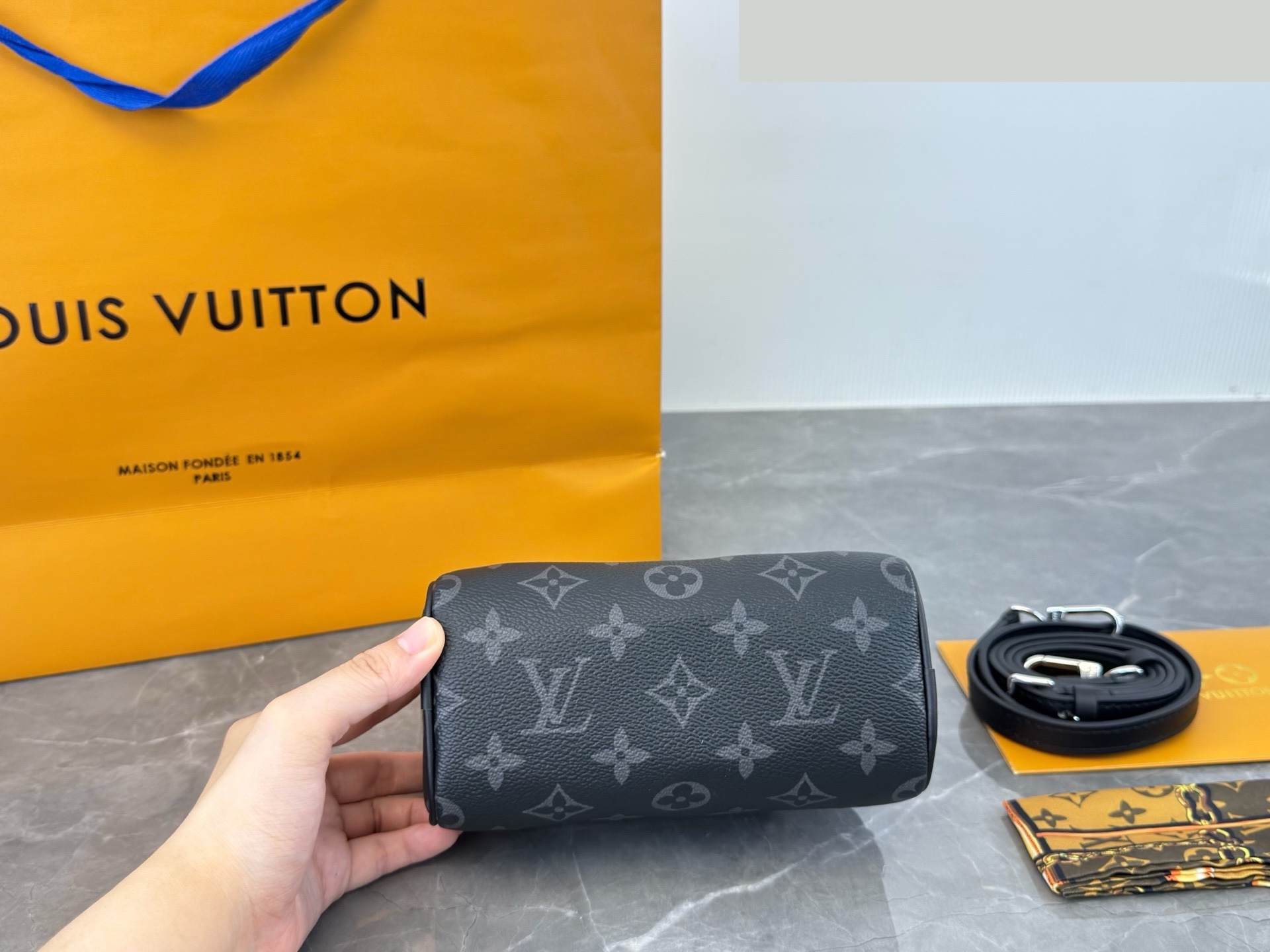Daily Street Style LV Handbag DLV1 QA Daily Street Style LV Handbag DLV1 QA