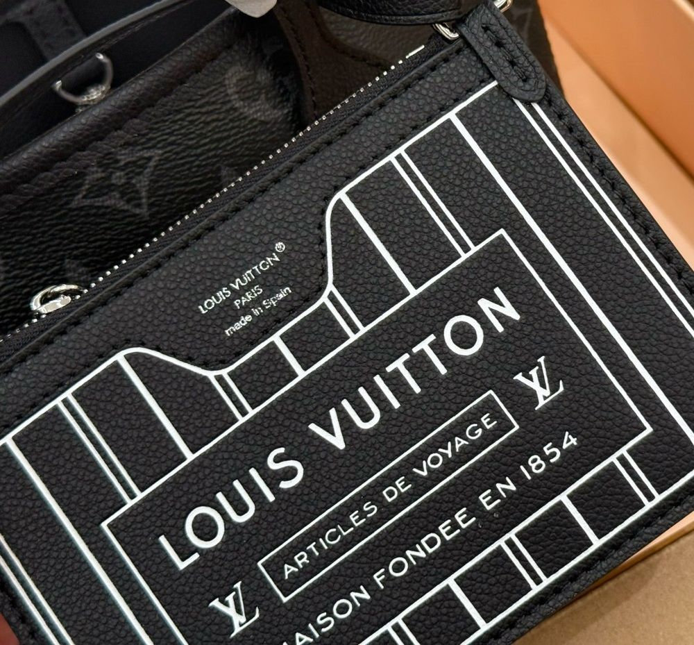 LV Neverfull Bandoulière Inside Out BB Monogram Eclipse LV267302 QA LV Neverfull Bandoulière Inside Out BB Monogram Eclipse LV267302 QA
