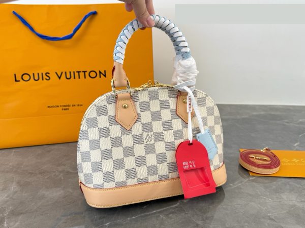 Daily Street Style LV Handbag DLV3 QA Daily Street Style LV Handbag DLV3 QA