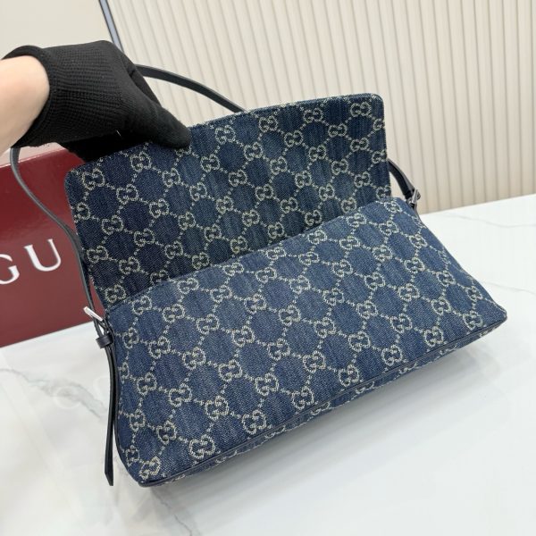 GG Madison Medium Shoulder Bag KK04150