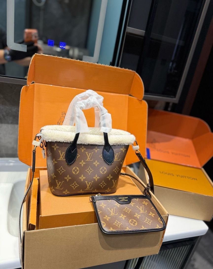LV Neverfull Bandoulière Inside Out BB LV2511232 QA LV Neverfull Bandoulière Inside Out BB LV2511232 QA
