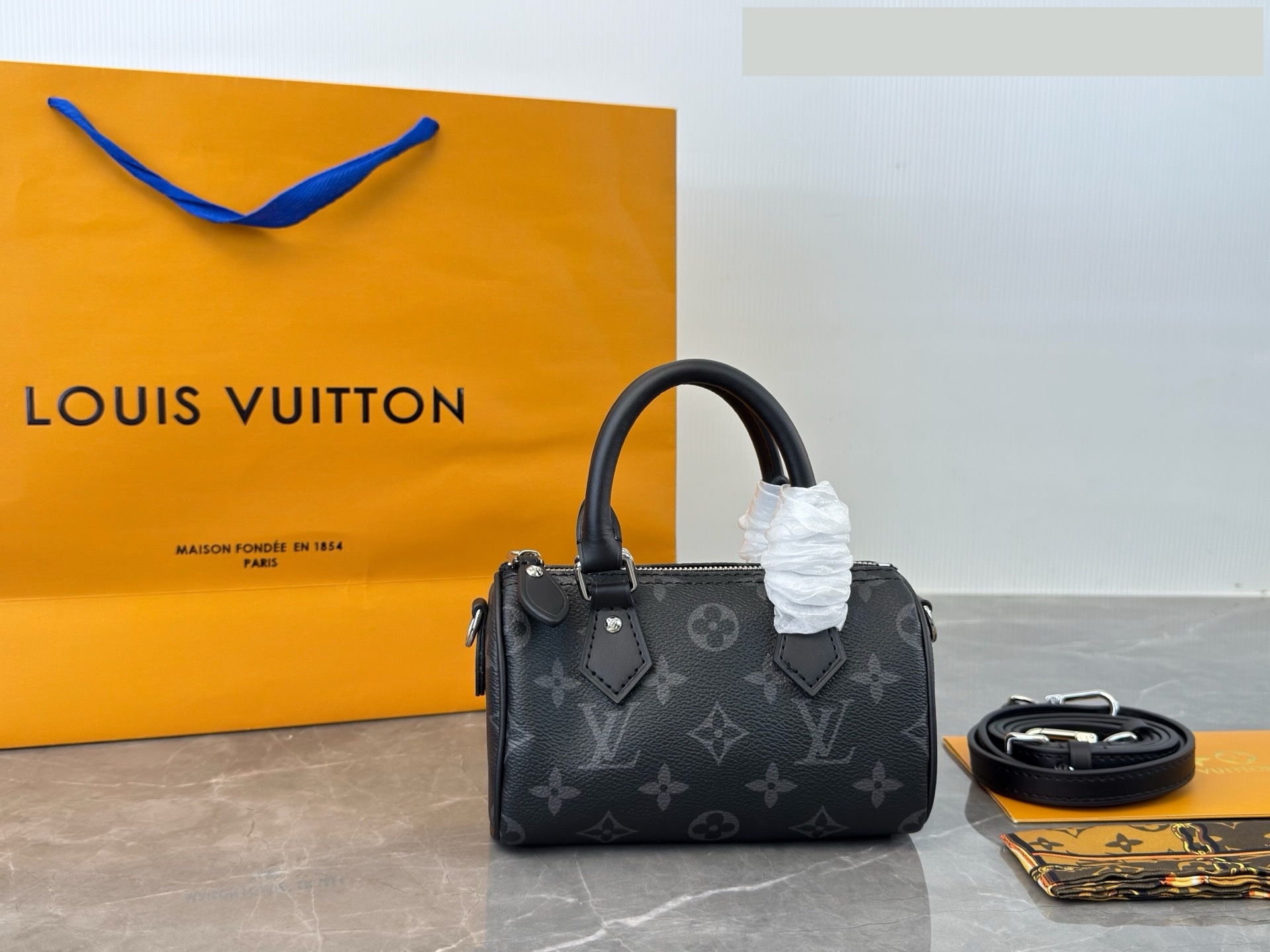 Daily Street Style LV Handbag DLV1 QA Daily Street Style LV Handbag DLV1 QA