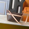LV Cruiser Toiletry Bag M27945-M15350 BC