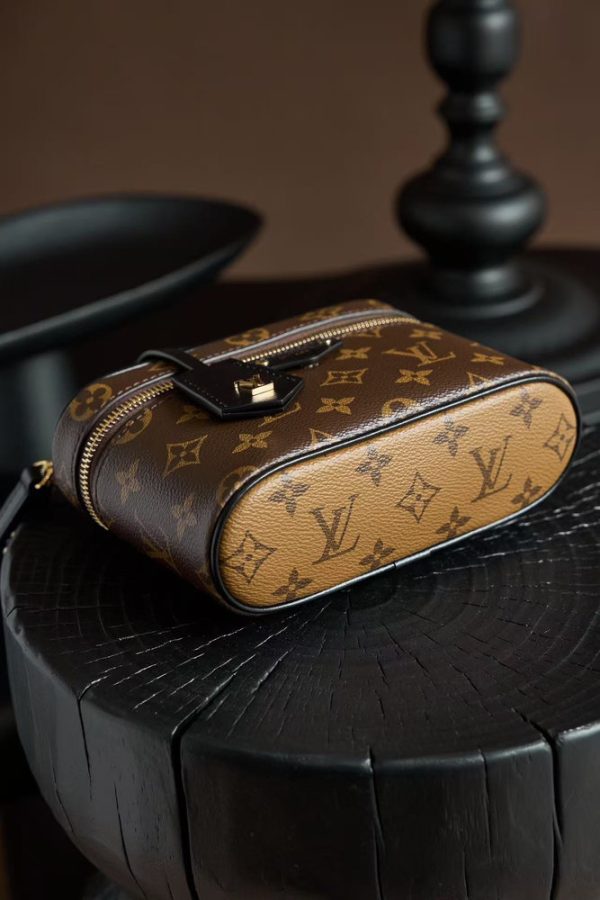 LV Vanity Chain Pouch Monogram Reverse Canvas Bag LV Vanity Chain Pouch Monogram Reverse Canvas Bag