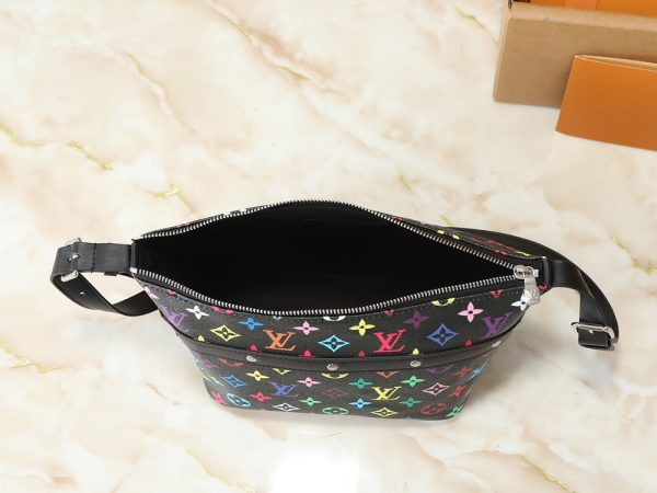 LV Cruiser Toiletry Bag M27945-M15350 BC