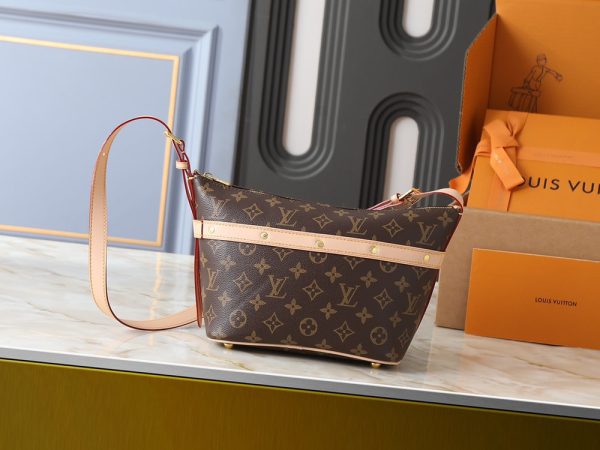 LV Cruiser Toiletry Bag M27945-M15350 BC