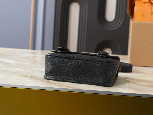 LV Satchel Wearable Wallet M26805-A2A647 BC