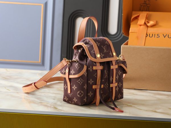 LV Nano Christopher East West Silk Tech M2A458 BC LV Nano Christopher East West Silk Tech M2A458 BC