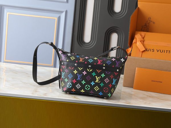 LV Cruiser Toiletry Bag M27945-M15350 BC