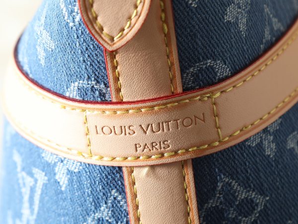 LV Cruiser Toiletry Bag M27945-M15350 BC