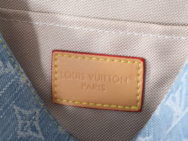 LV Satchel Wearable Wallet M26805-A2A647 BC