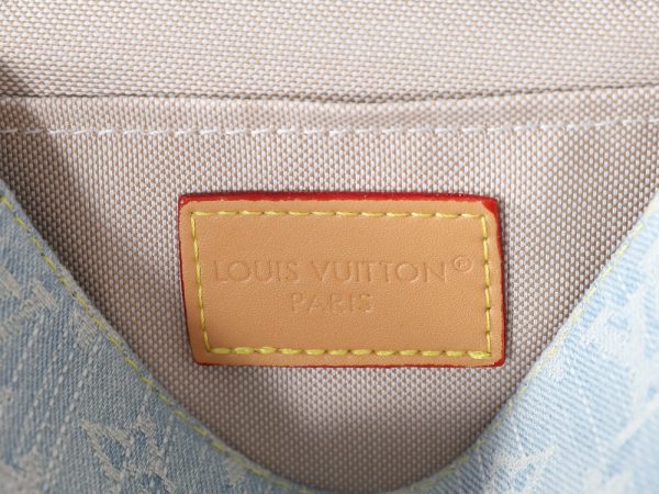 LV Satchel Wearable Wallet M26805-A2A647 BC