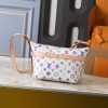 LV Cruiser Toiletry Bag M27945-M15350 BC