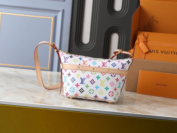 LV Cruiser Toiletry Bag M27945-M15350 BC