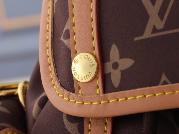LV Nano Christopher East West Silk Tech M2A458 BC LV Nano Christopher East West Silk Tech M2A458 BC