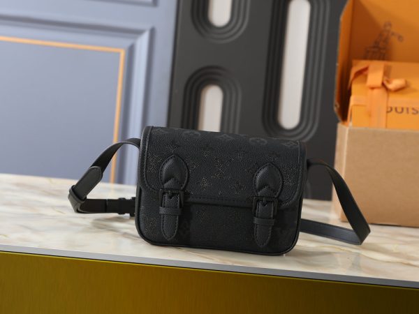 LV Satchel Wearable Wallet M26805-A2A647 BC