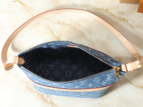 LV Cruiser Toiletry Bag M27945-M15350 BC