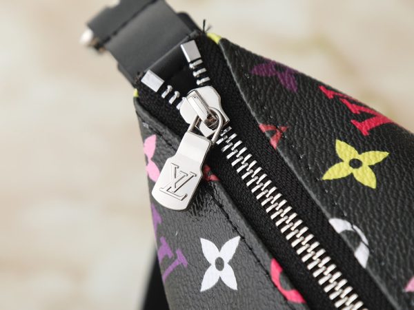 LV Cruiser Toiletry Bag M27945-M15350 BC