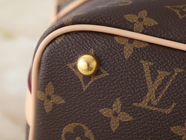 LV Cruiser Toiletry Bag M27945-M15350 BC