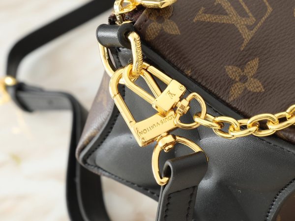 LV Bloom Pouch Monogram Canvas Bag M11303-M11672 BC LV Bloom Pouch Monogram Canvas Bag M11303-M11672 BC