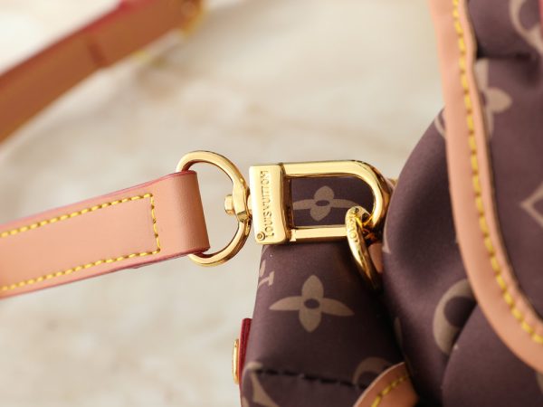 LV Nano Christopher East West Silk Tech M2A458 BC LV Nano Christopher East West Silk Tech M2A458 BC