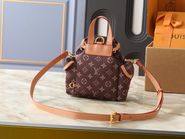 LV Nano Christopher East West Silk Tech M2A458 BC LV Nano Christopher East West Silk Tech M2A458 BC