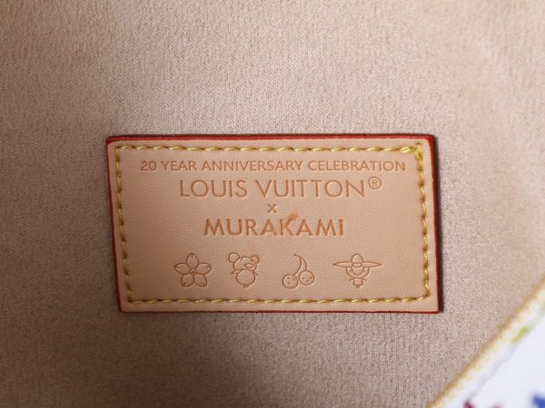 LV Cruiser Toiletry Bag M27945-M15350 BC